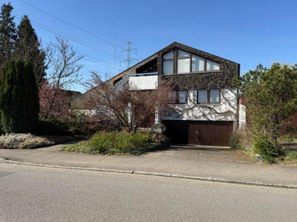 Einfamilienhaus mit Pool, Einliegerwohnung und weitläufigem Grundstück 7 zimmer