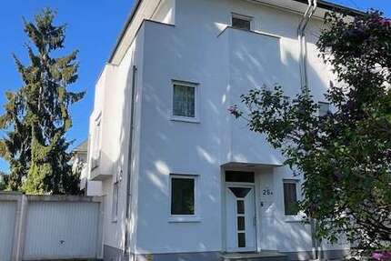 Haus Wiesbaden Nordost - 5 Zimmer, 160 m&sup2;, 2.800&euro; | Angebot:26454179