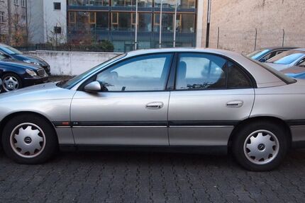 Opel Omega 60.000 km 2.500 € Berlin 10785
