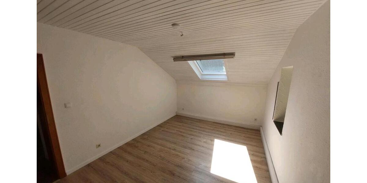 Dachgeschoßwohnung Birresborn - 4 Zimmer, 100 m&sup2;, 650&euro; | Angebot:26394055