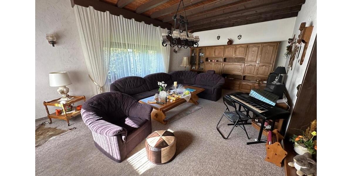 Einfamilienhaus Solms - 6 Zimmer, 196 m&sup2;, 1.200&euro; | Angebot:25444051