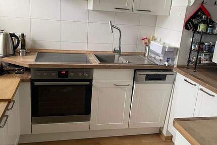 NEUES JAHR - NEUES GLÜCK : Nette Nachmieter gesucht - Einbauküche kann gegen Abstand übernommen werden 3 zimmer