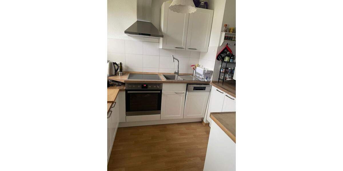 NEUES JAHR - NEUES GLÜCK : Nette Nachmieter gesucht - Einbauküche kann gegen Abstand übernommen werden 3 zimmer