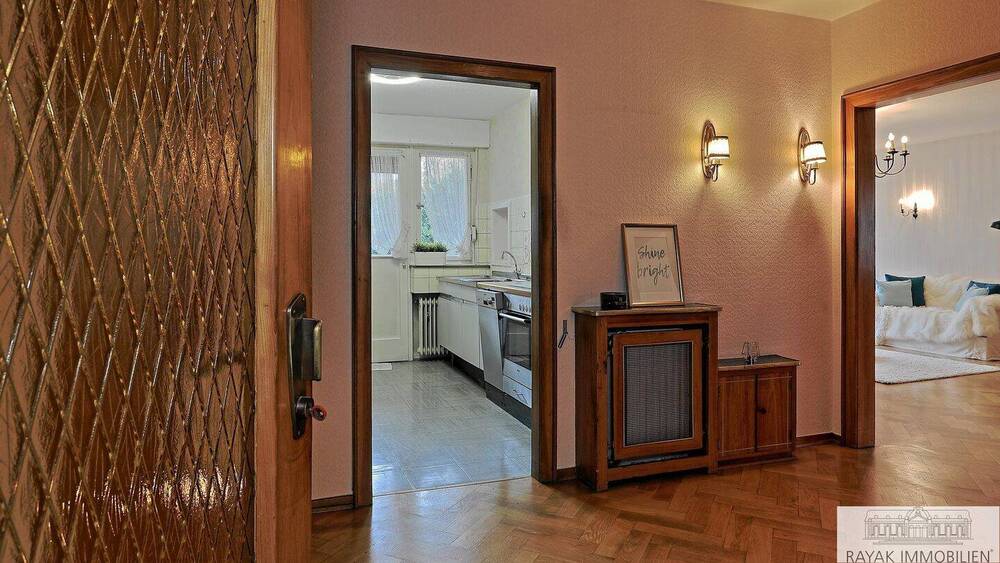 Ein-bis Zweifamilienhaus im Hildener Norden: Großzügiges Wohnen mit vielfältigen Nutzungsmöglichkeiten 8 zimmer