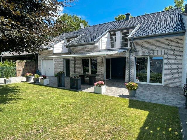 Einfamilienhaus Nettetal - 7 Zimmer, 220 m&sup2;, 630.000&euro; | Angebot:27030899
