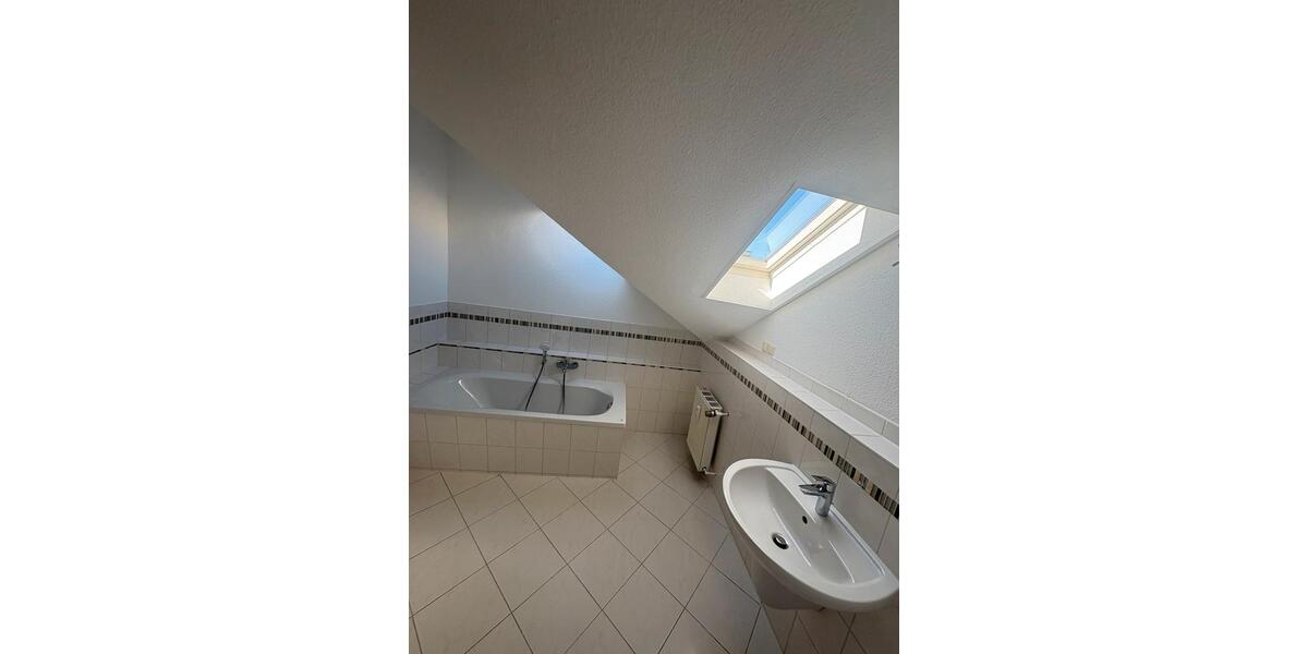 Dachgeschoßwohnung Erfurt - 5 Zimmer, 196 m&sup2;, 2.156&euro; | Angebot:26264396