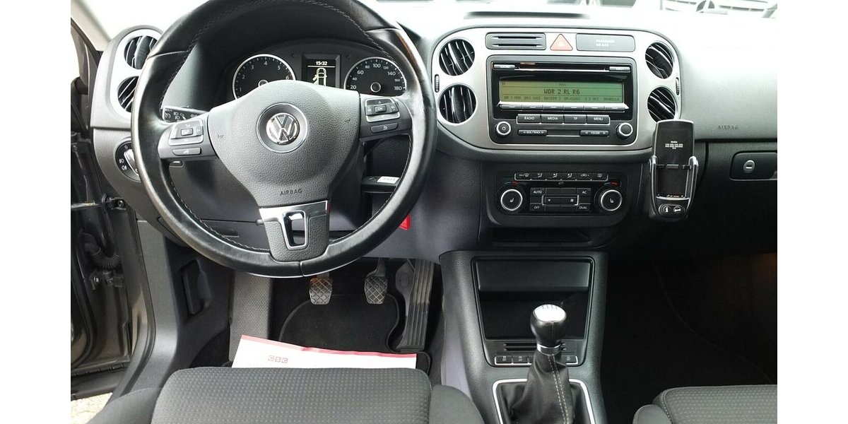 VW Tiguan TEAM orig.ATM ca 52 tkm XENON AHK PARKPILOT 112.432 km 10.398 &euro; Köln 50858