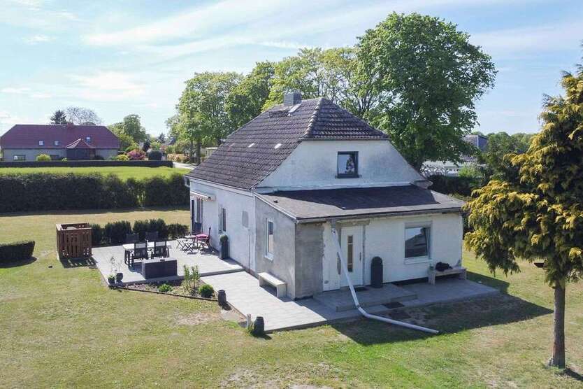 Haus zum Kaufen in Dersekow 180.000 € 122 m²