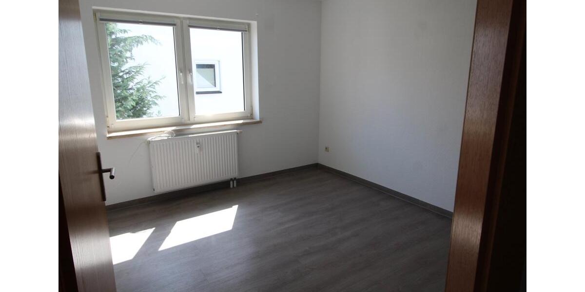 Dachgeschoßwohnung Burgstädt - 3 Zimmer, 82 m&sup2;, 90.000&euro; | Angebot:26828057