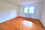 Altbaucharme mit Top-Lage 3-Zimmer-Wohnung, Balkon, Stellplatz