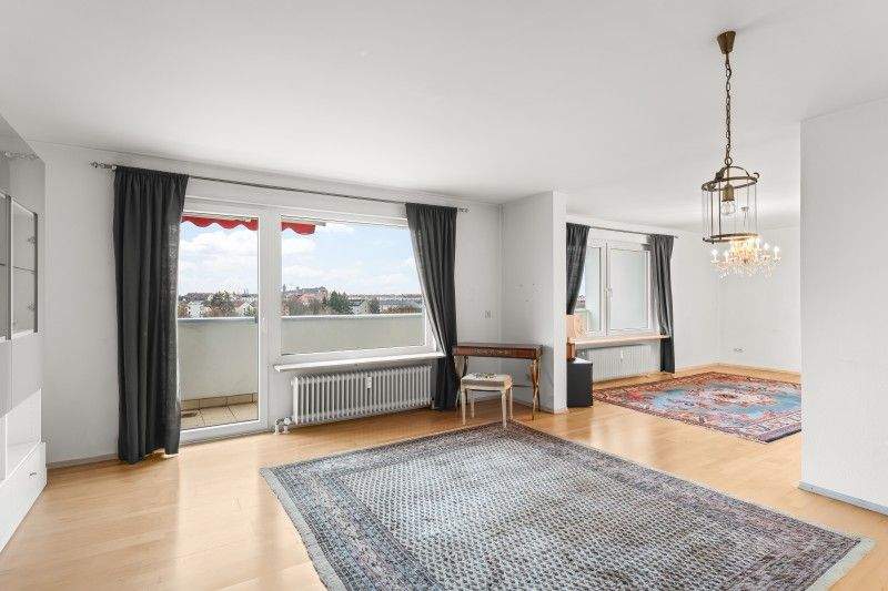 Großzügige Wohnung mit 5,5 Zimmern - Grandioser Ausblick - Zwei Loggien - TG -Stellplatz 5 zimmer
