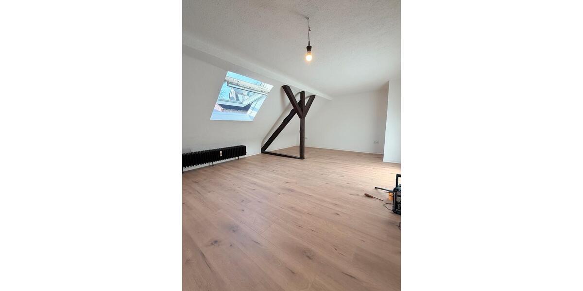 Großzügige 5ZKB Dachteschosswohnung - Erstbezug nach Renovierung 5 zimmer