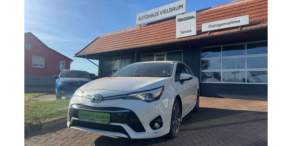 Toyota Avensis 121.000 km 14.200 &euro; Vielbaum 39615
