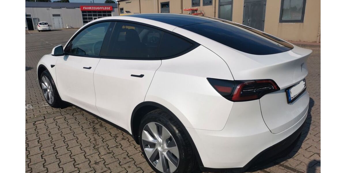 Tesla Model Y 9.800 km 36.400 € Bornheim 53332