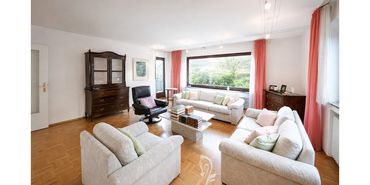 Großzügiges Zwei- bis Dreifamilienhaus mit Garten, ausgebautem Untergeschoss und Ausbaupotenzial. - Zweifamilienhaus Zell am Main | Angebot:26876421
