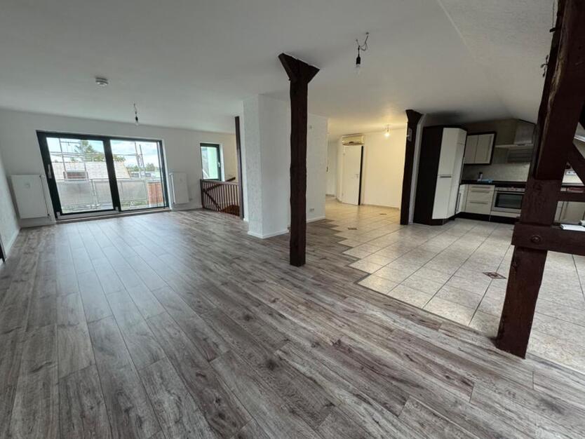 schöne Dachgeschosswohnung mit Balkon zimmer