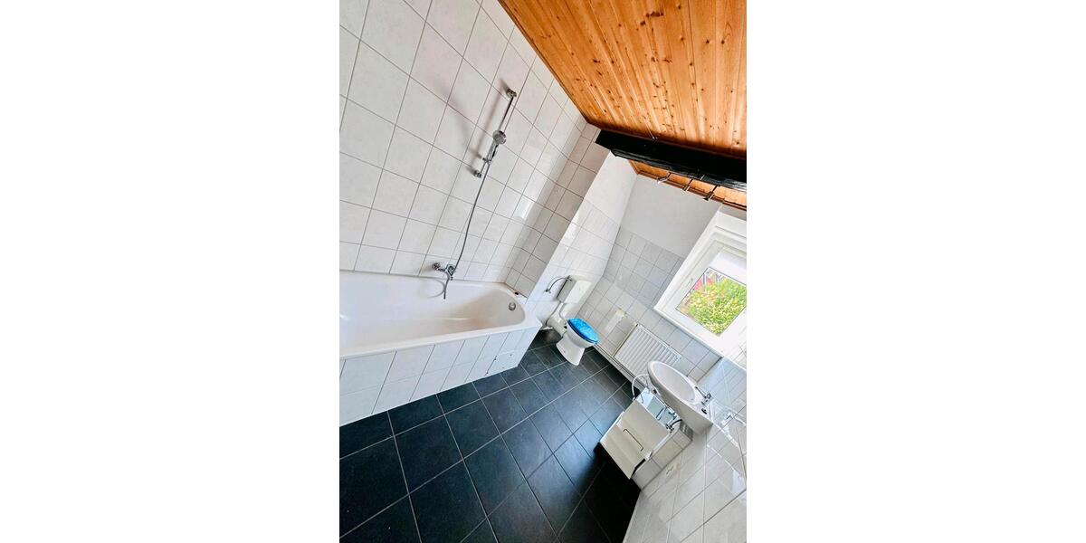 Dachgeschoßwohnung Schöningen - 3 Zimmer, 75 m&sup2;, 550&euro; | Angebot:26631092