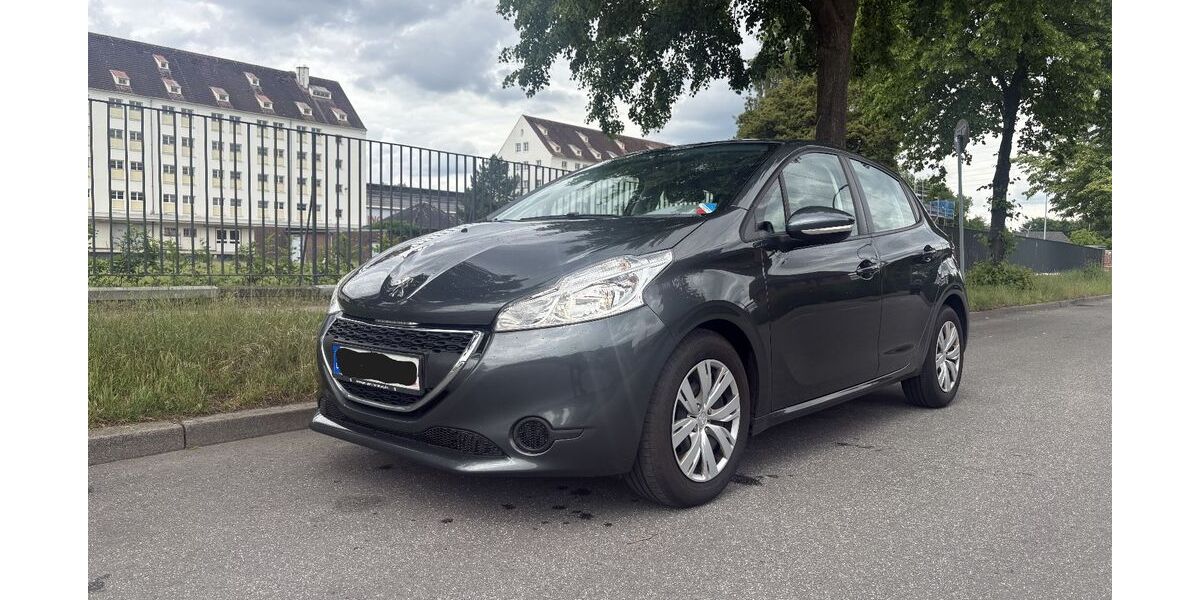 Peugeot 208 140.500 km 4.990 &euro; Hamburg 22045