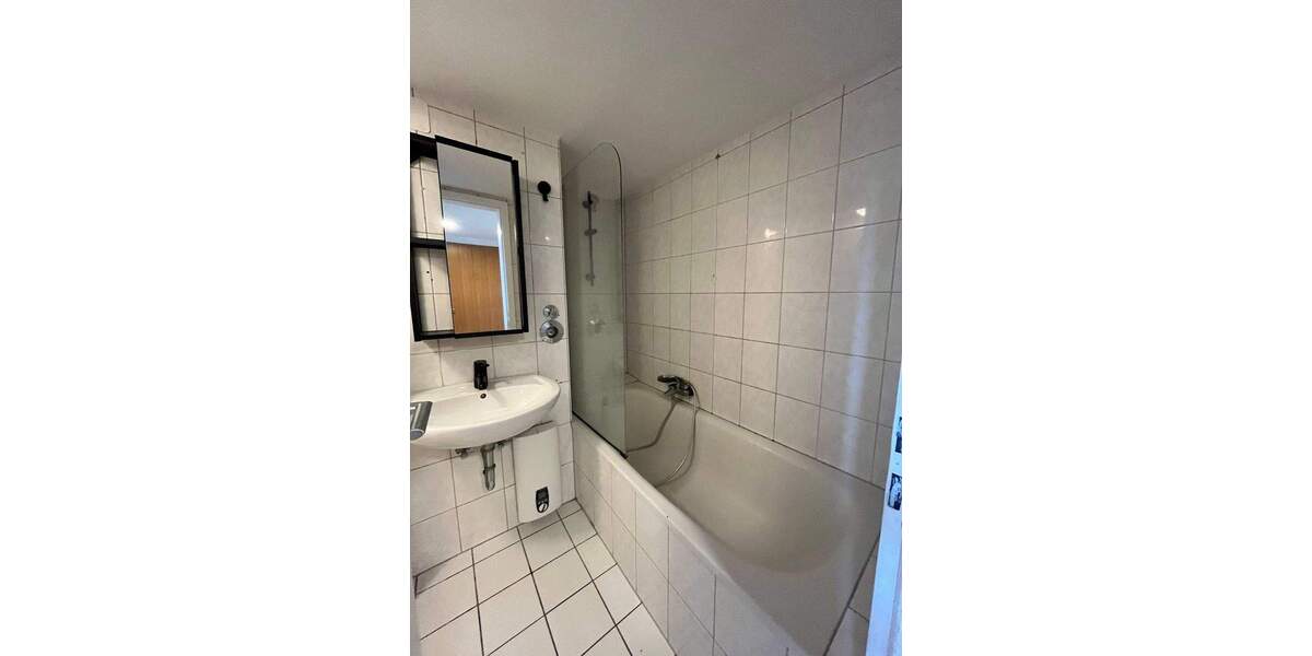 Etagenwohnung Wiesbaden Mitte - 2 Zimmer, 100 m&sup2;, 1.200&euro; | Angebot:25778336