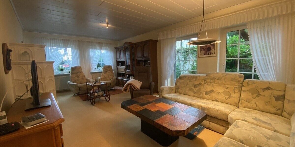 Walmdachbungalow in Marne - Stilvolles Wohnen mit Gartenblick und Wintergarten! - Bungalow Marne | Angebot:26835885