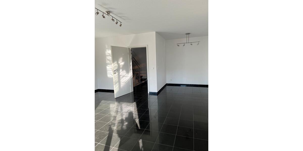 Reihenhaus Hofheim am Taunus - 7 Zimmer, 160 m&sup2;, 3.500&euro; | Angebot:25282043