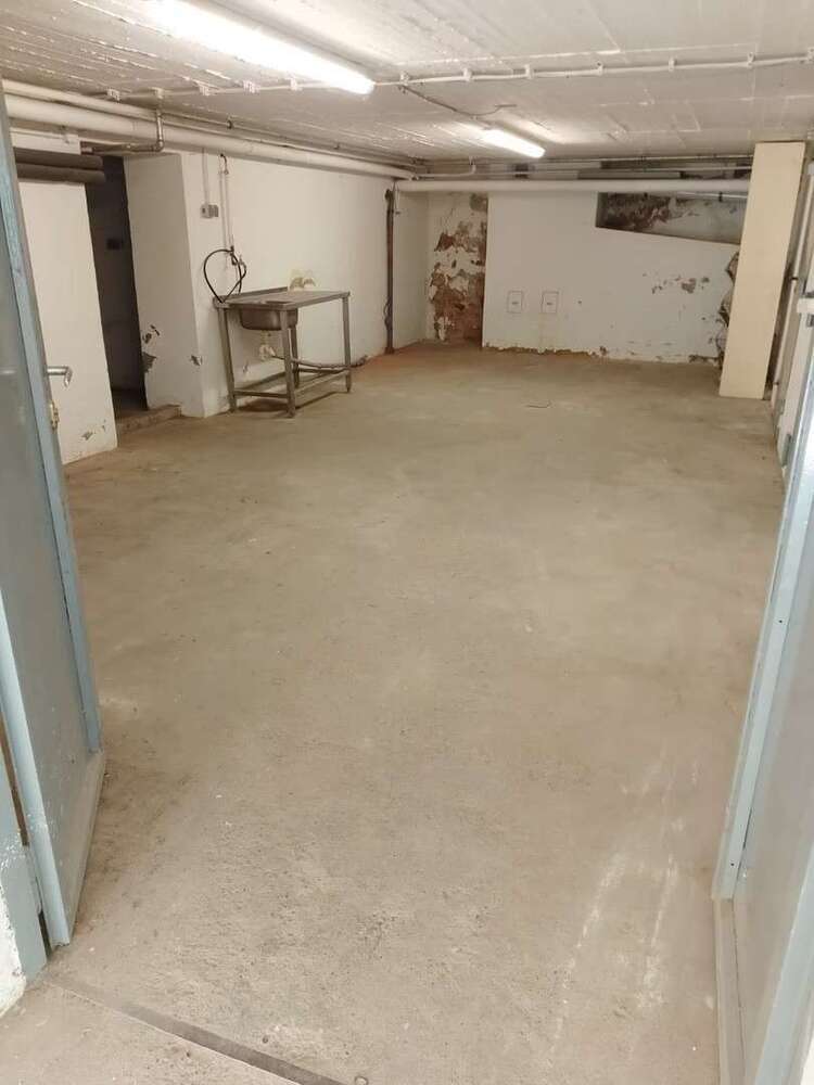 Halle in Neunkirchen 360 €