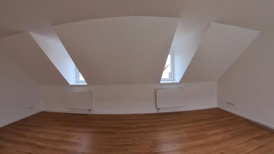 Dachgeschoßwohnung Oettingen in Bayern - 3 Zimmer, 92 m&sup2;, 1.000&euro; | Angebot:27617393