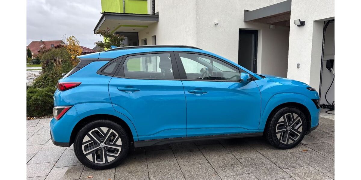 Hyundai KONA Elektro 49.500 km 15.950 &euro; Rain 94369