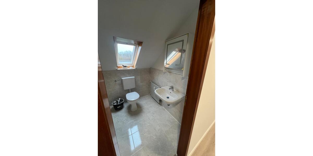 Dachgeschoßwohnung Dörentrup - 2.5 Zimmer, 68 m&sup2;, 400&euro; | Angebot:26391611