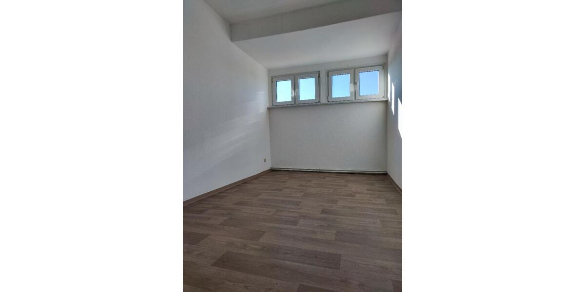 Dachgeschoßwohnung Welzow - 3 Zimmer, 125 m&sup2;, 450&euro; | Angebot:24430370