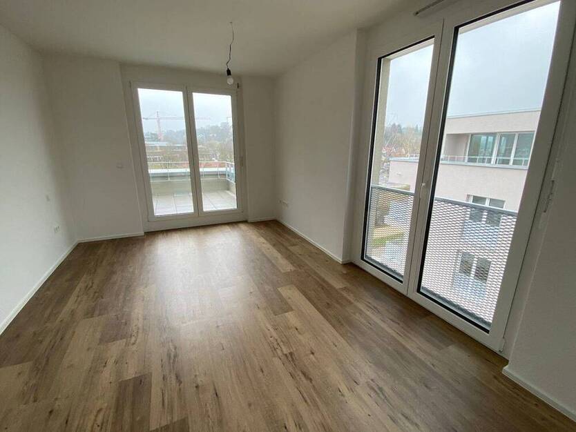 Barrierearme, freundliche 2-Zimmer-Wohnung mit Tiefgaragenstellplatz