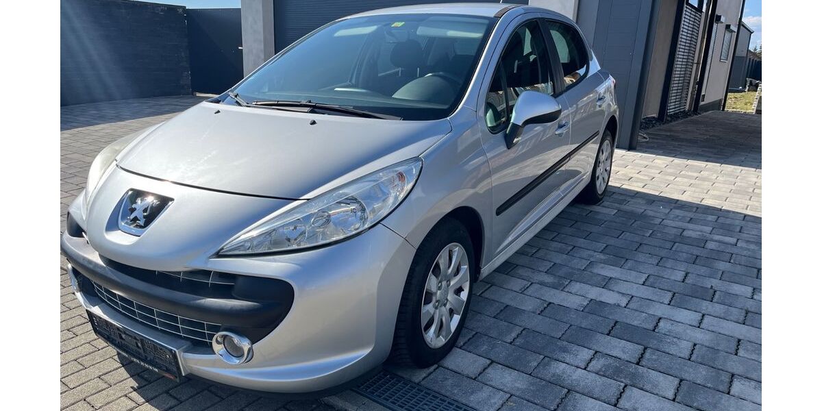 Peugeot 207 139.000 km 2.700 &euro; Bad-Dürrheim 78073