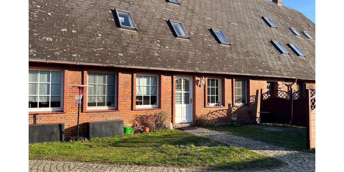 Etagenwohnung Kasseburg - 3 Zimmer, 110 m&sup2;, 1.300&euro; | Angebot:24683200