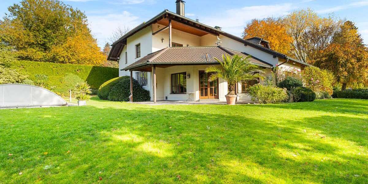 Haus zum Kaufen in Lappersdorf 1.950.000 € 296 m² 8 zimmer