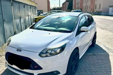 Ford Focus 128.300 km 8.500 &euro; Dessau 06849