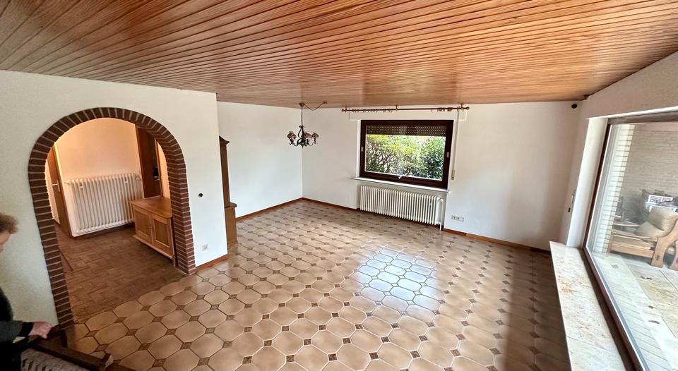 Großz.EFH, Nettokaltmiete 1.350,-€mtl. o. Kaufpreis. 285.000,-€ 5.5 zimmer