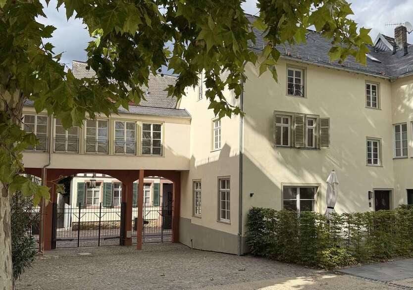 Haus zum Mieten in Eltville am Rhein 3.290 € 245.69 m²