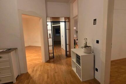 Wohngemeinschaft WGStudenten WohnungMöbiliertes Zimmer 5 zimmer