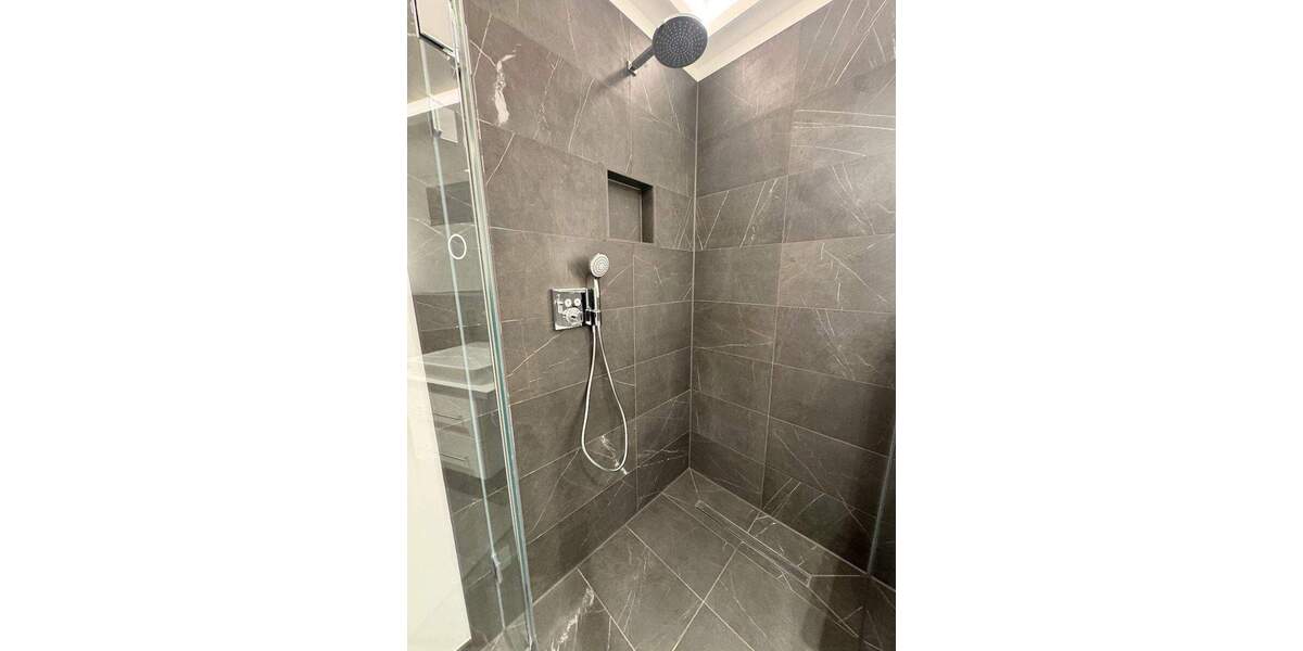 Jetzt aber! + Erstbezug mit Dachloggia + Parkett + FB-Heizung + Wanne & Dusche + LED-Licht 2 zimmer