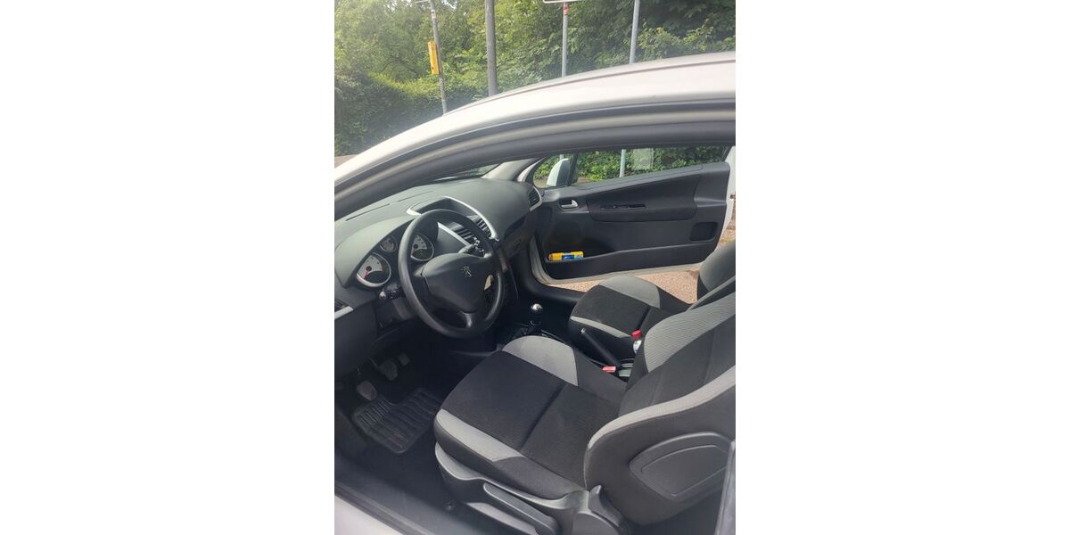 Peugeot 207 216.800 km 1.900 &euro; Wiesbaden 65183