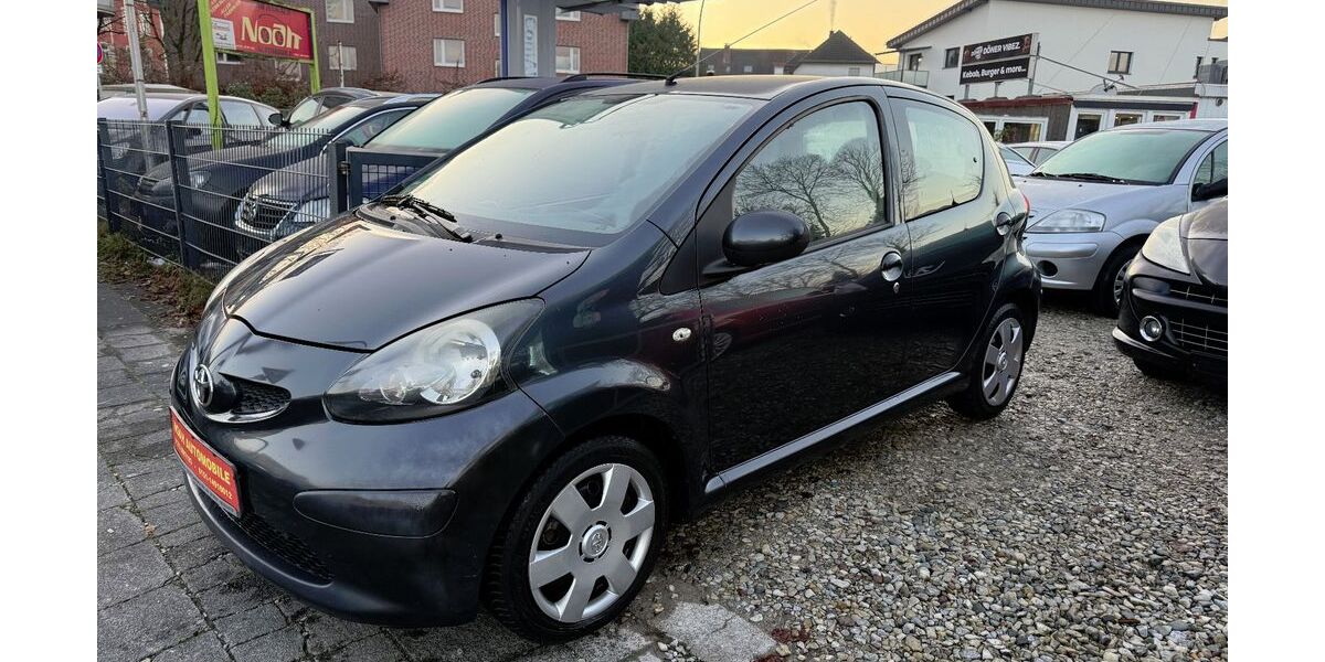 Toyota Aygo (X) 184.000 km 1.699 &euro; Paderborn 33100
