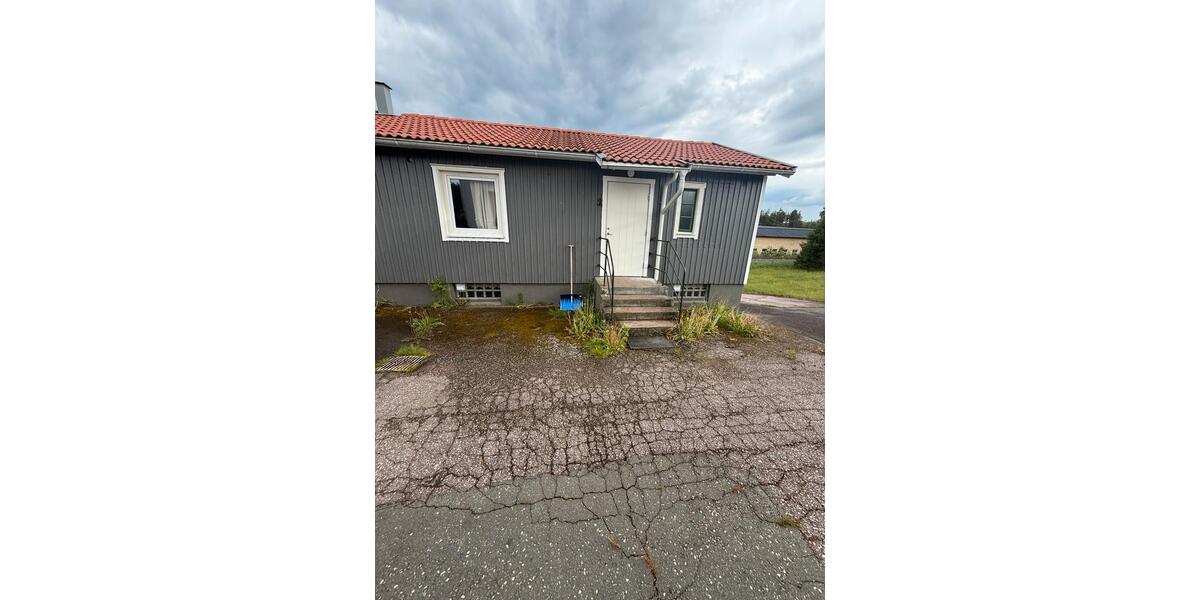 Einfamilienhaus Groß Grönau - 18 Zimmer, 2.000 m&sup2;, 228.000&euro; | Angebot:26826353