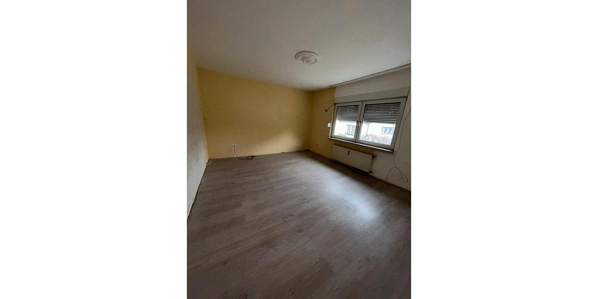 Etagenwohnung Niederkassel - 5 Zimmer, 190 m&sup2;, 2.220&euro; | Angebot:24876817