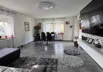 Schöne 4-Zimmer Wohnung mit Einbauküche und TG-Stellplatz !