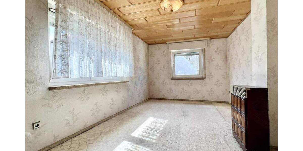 ERBENHEIM: GROSSZÜGIGES ANWESEN MIT SCHEUNE IN RUHIGER ZENTRUMSLAGE 7 zimmer