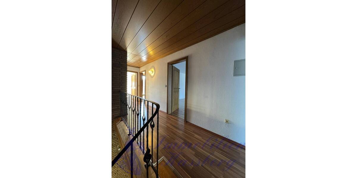 Einfamilienhaus Lage Hörste - 8 Zimmer, 250 m&sup2;, 1.600&euro; | Angebot:26545492