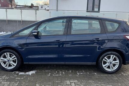 Ford S-Max 195.500 km 8.900 &euro; Salzgitter-Lebenstedt 38226