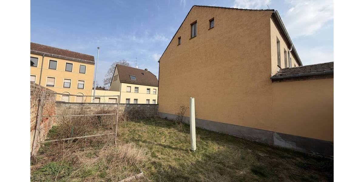 Kleines Mehrfamilienhaus mit 3 Einheiten, nahe dem Bahnhof und mit Ausbaupotential, 5,1 % Rendite - Mehrfamilienhaus, Wohnhaus Luckenwalde | Angebot:25805950