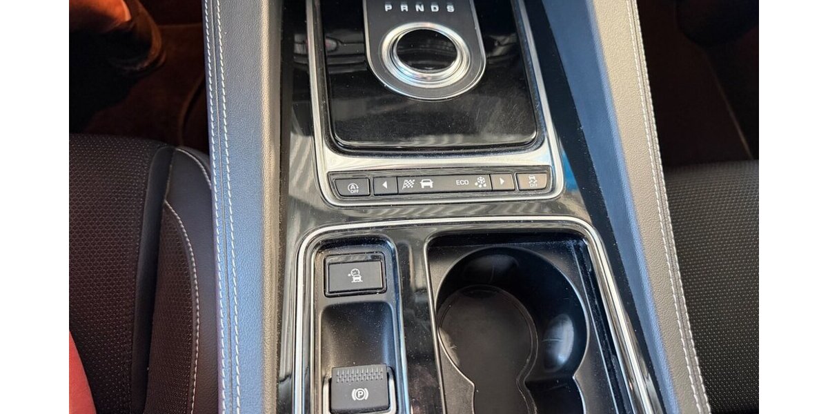 Jaguar F-PACE P250 R-Sport 25t+Xenon+Kamera+ACC+Spur 87.250 km 24.990 &euro; Westendorf 86707