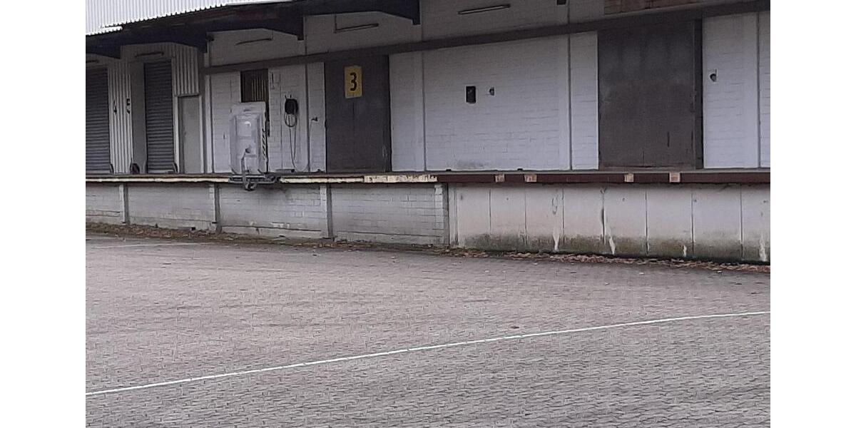 Gewerbehalle, Produktions- oder Lagerhalle mit Büro zimmer